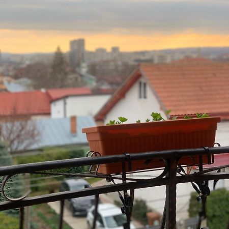 Casa Famous Apartment Iasi Bagian luar foto