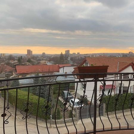 Casa Famous Apartment Iasi Bagian luar foto