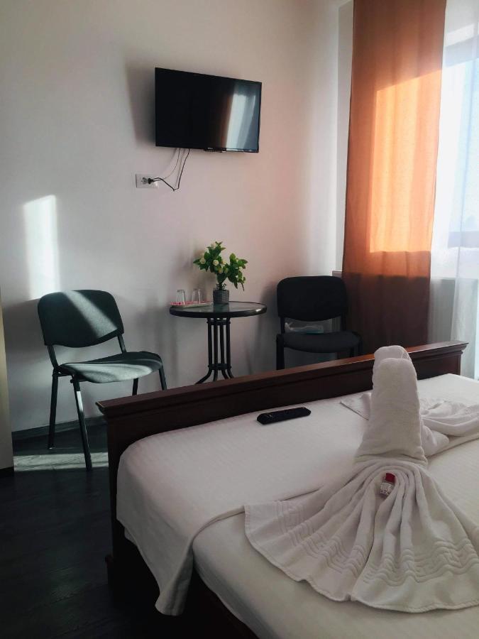 Casa Famous Apartment Iasi Bagian luar foto