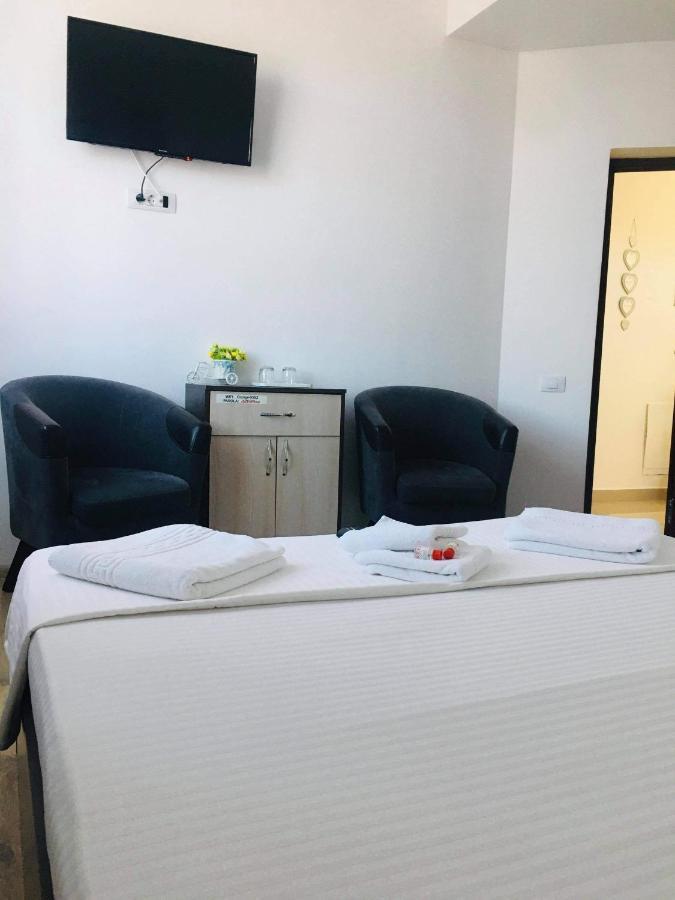 Casa Famous Apartment Iasi Bagian luar foto