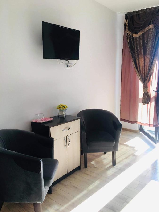 Casa Famous Apartment Iasi Bagian luar foto