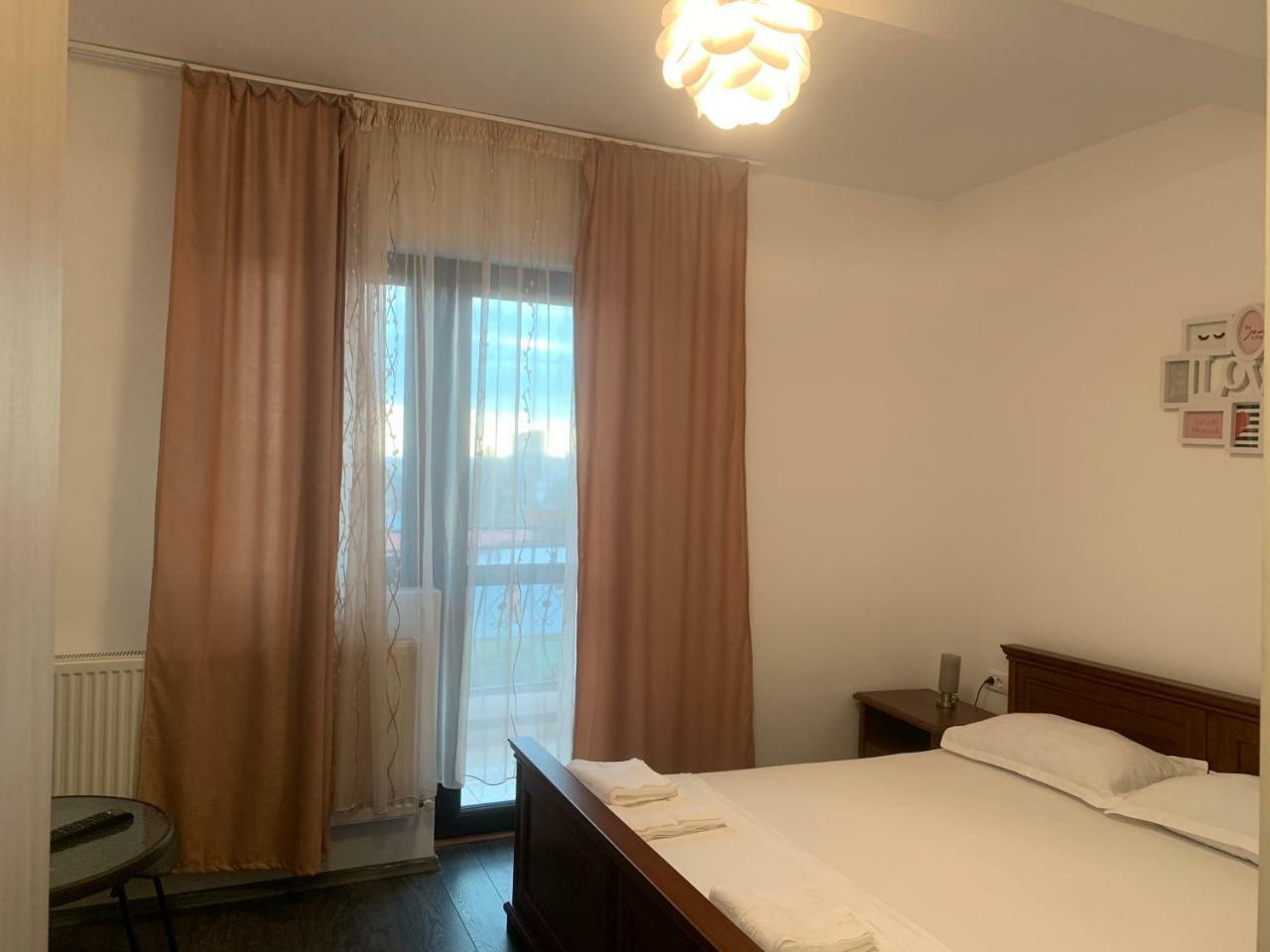 Casa Famous Apartment Iasi Bagian luar foto