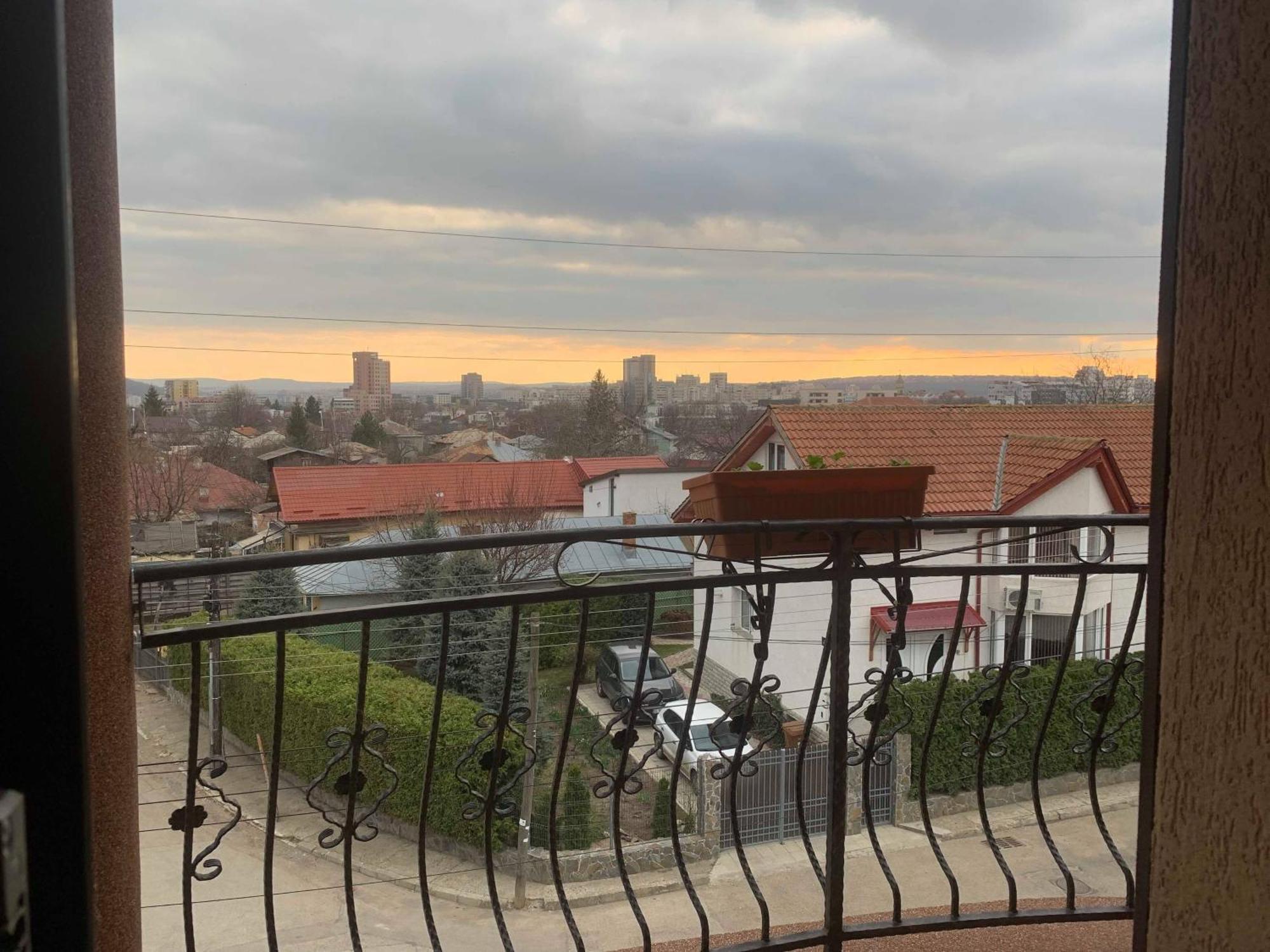Casa Famous Apartment Iasi Bagian luar foto